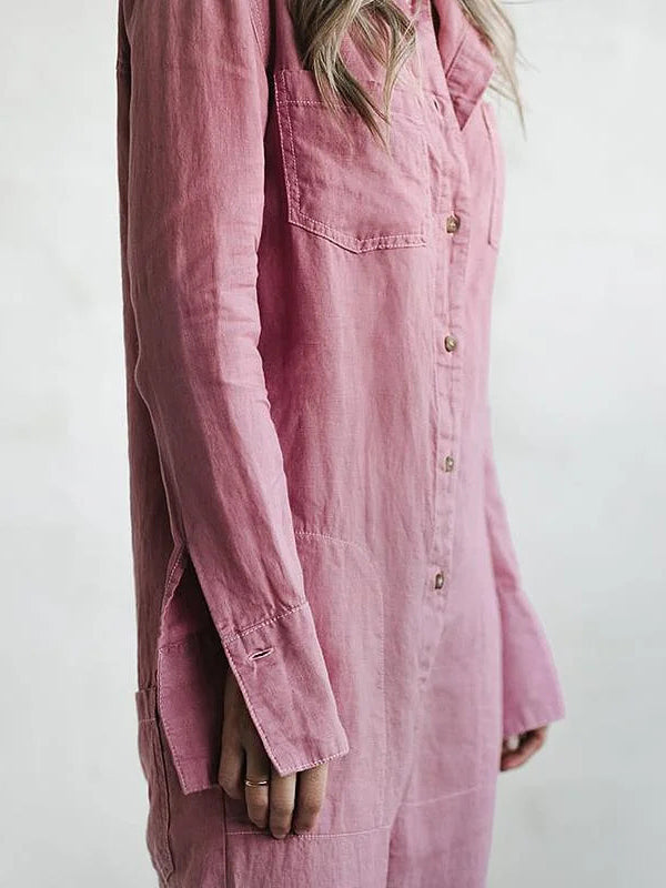Moderner Jumpsuit in sanftem Rosa, ideal für entspannte Tage oder besondere Anlässe.