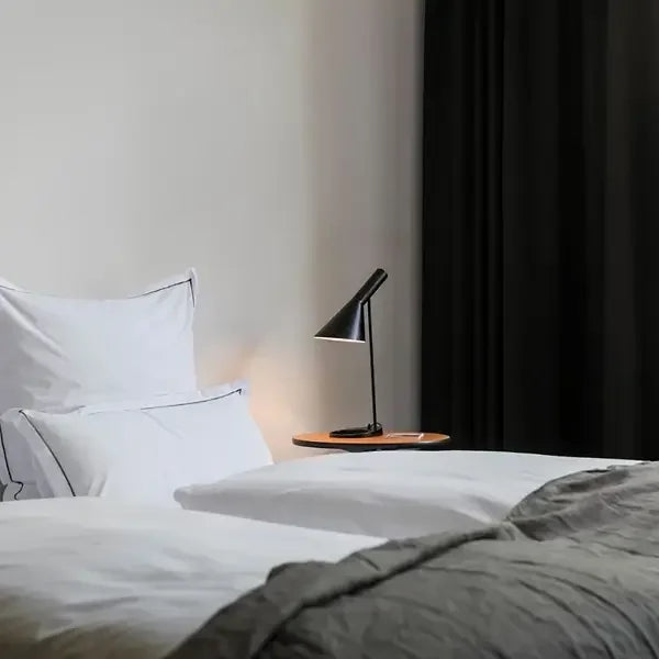 Moderne LED Tisch- und Wandleuchte Minimalistisches Design