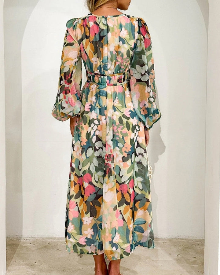 Elegantes Damen Maxikleid mit Blumenmuster in der Seitenansicht