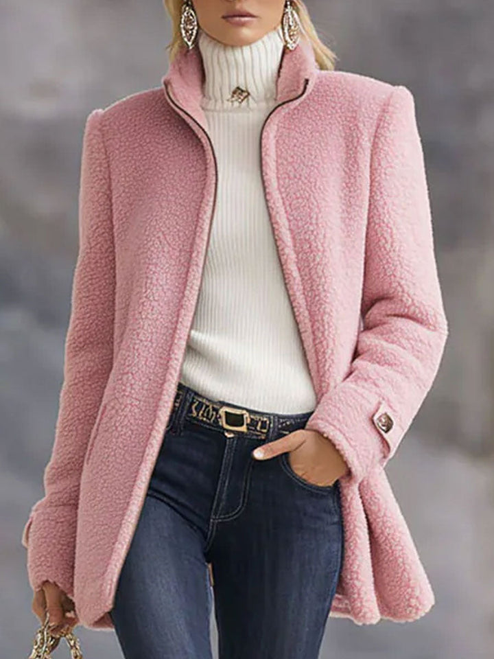 Damen Warme Stehkragen Fleecejacke in Rosa vorne getragen