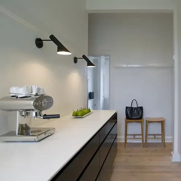 Moderne LED Tisch- und Wandleuchte Minimalistisches Design