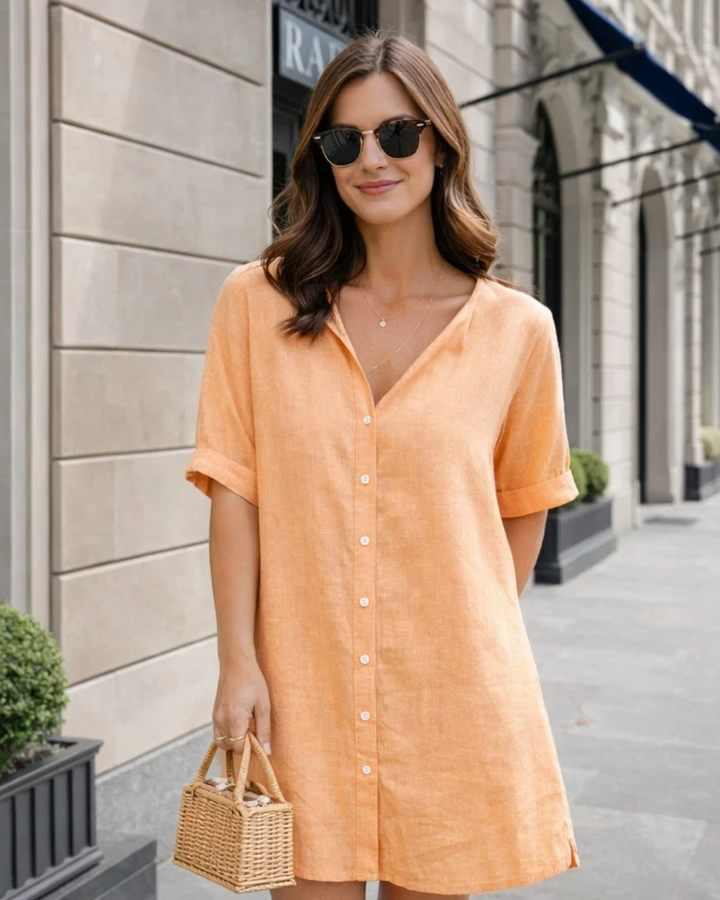 Stylisches Damen Strandkleid für den Sommerurlaub. V-Ausschnitt, luftiger Stoff, Knoten-Detail.