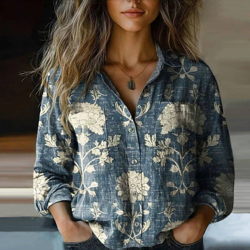 Locker geschnittene Damen Hemdbluse mit stilvollem Vintage Print, perfekt für Büro und entspannte Freizeit.