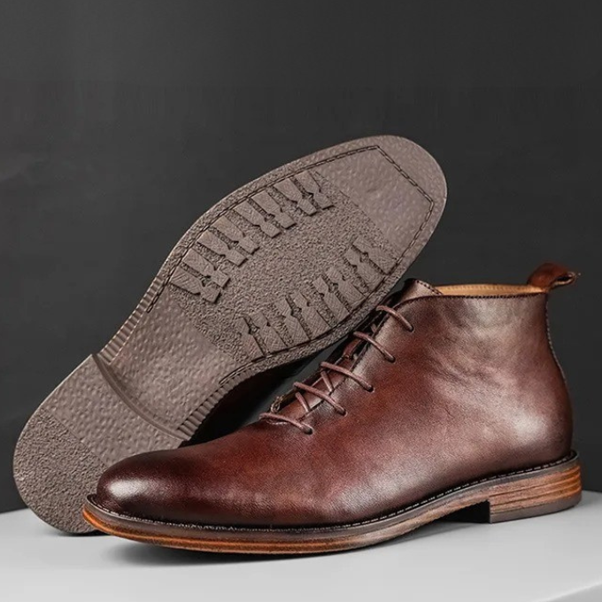 Komfortable schwarze Herren Alltag Stiefel, klassisches Design, bieten Halt & Stil bei jedem Schritt.