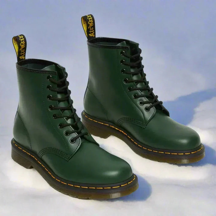 Herbstmode Damenschuhe als robuster Schnürstiefel