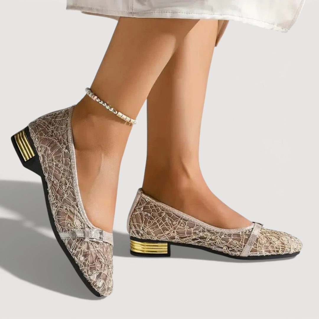 Elegante Slip-On Schuhe in Gold für Damen, flach und bequem im Alltag