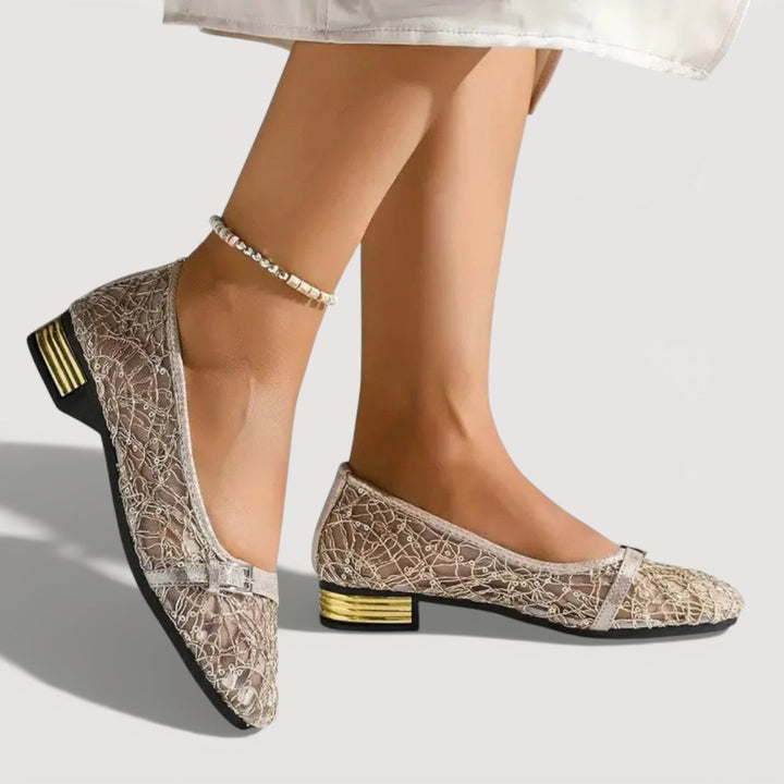 Elegante Slip-On Schuhe in Gold für Damen, flach und bequem im Alltag