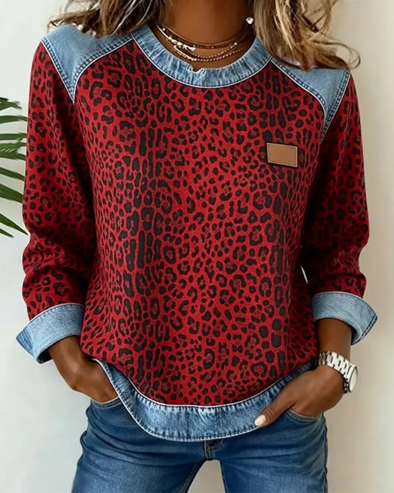 Freizeitmode Damenpullover mit Tiermuster von hinten