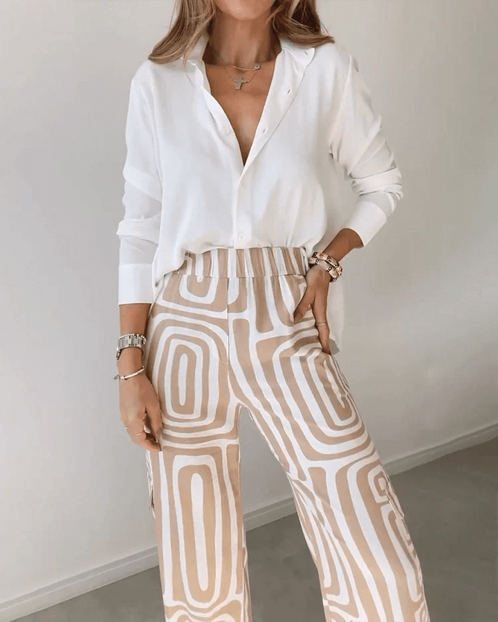 Ordentliches Set mit Bluse und Gürtel