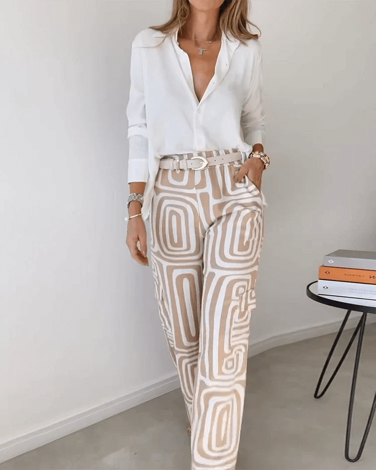 Ordentliches Set mit Bluse und Gürtel