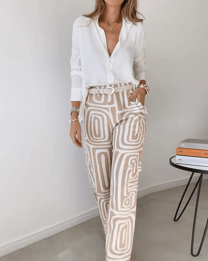 Ordentliches Set mit Bluse und Gürtel