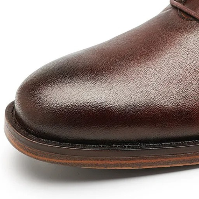 Vielseitige braune Herren Stiefel, kombinieren Business-Eleganz mit Casual-Komfort für den Alltag.