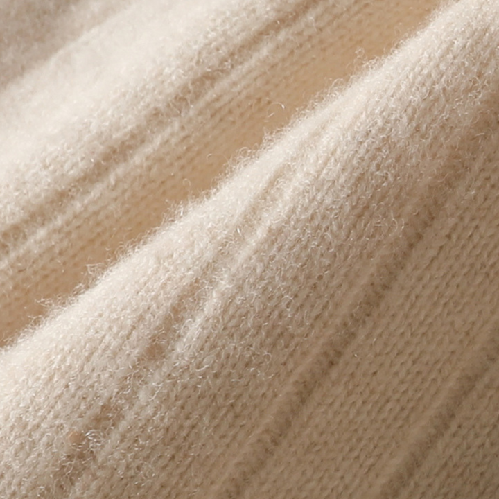 Klassische Herrenstrickjacke Rückansicht in modernem Design