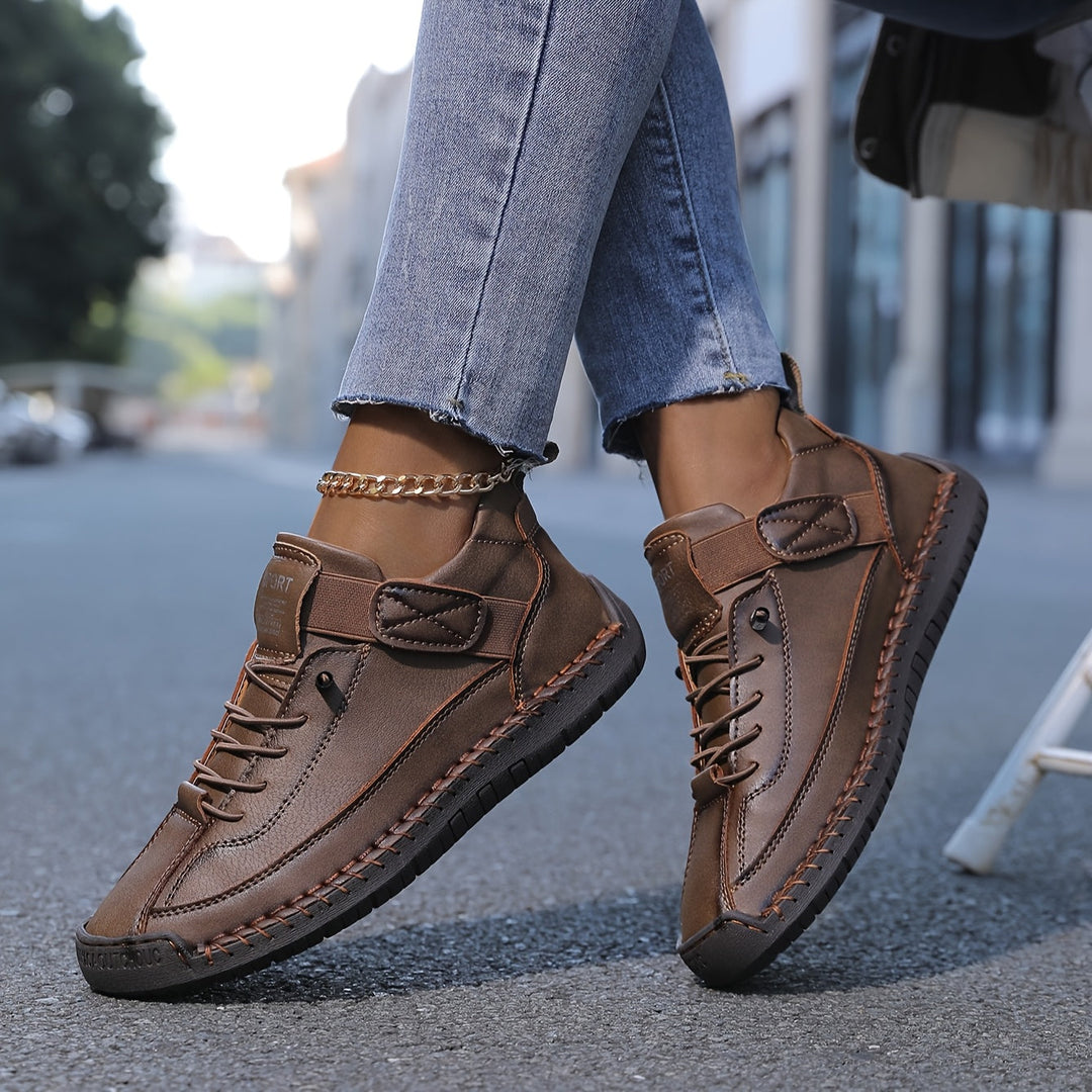 Orthopädische Damen Sneaker in elegantem Design. Bieten Komfort & Unterstützung für gesunde Füße.
