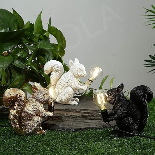 Nordische Designer Tischlampe mit Eichhörnchen-Motiv