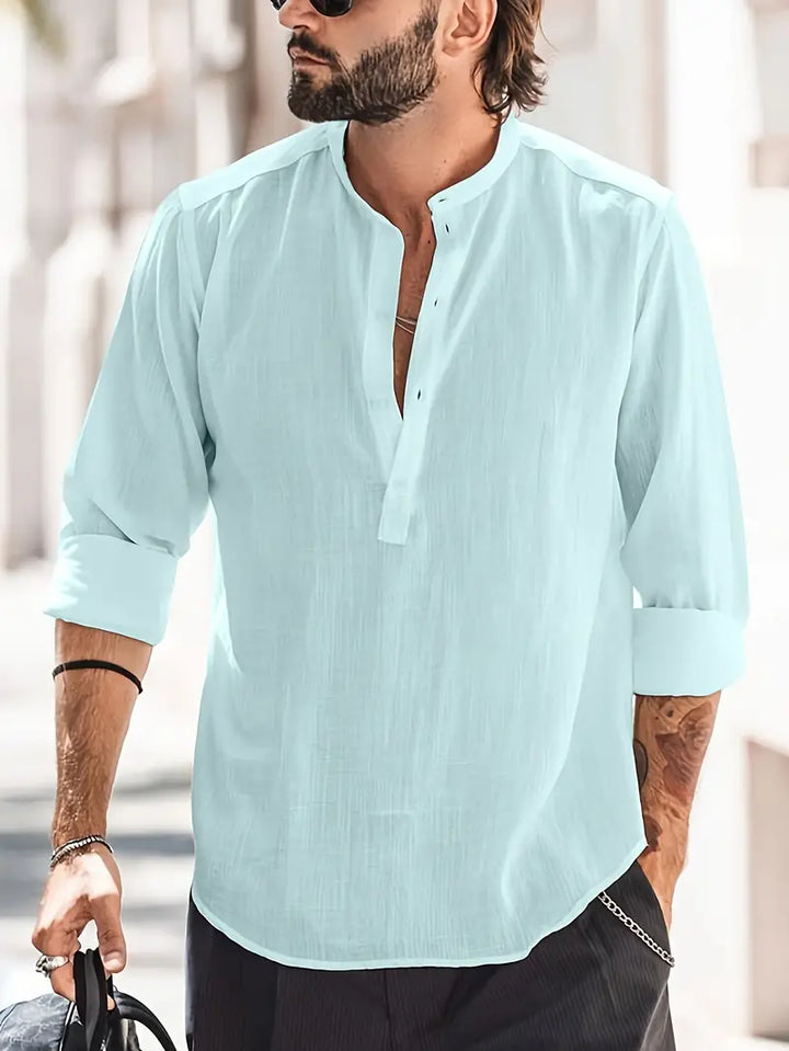 Einfarbiges Herren Langarmshirt mit elegantem Bootskragen für entspannte Tage und modische Casual-Looks in der Übergangszeit.
