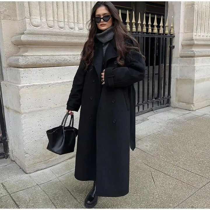 Eleganter Damen Mantel in Schwarz für die kalte Jahreszeit