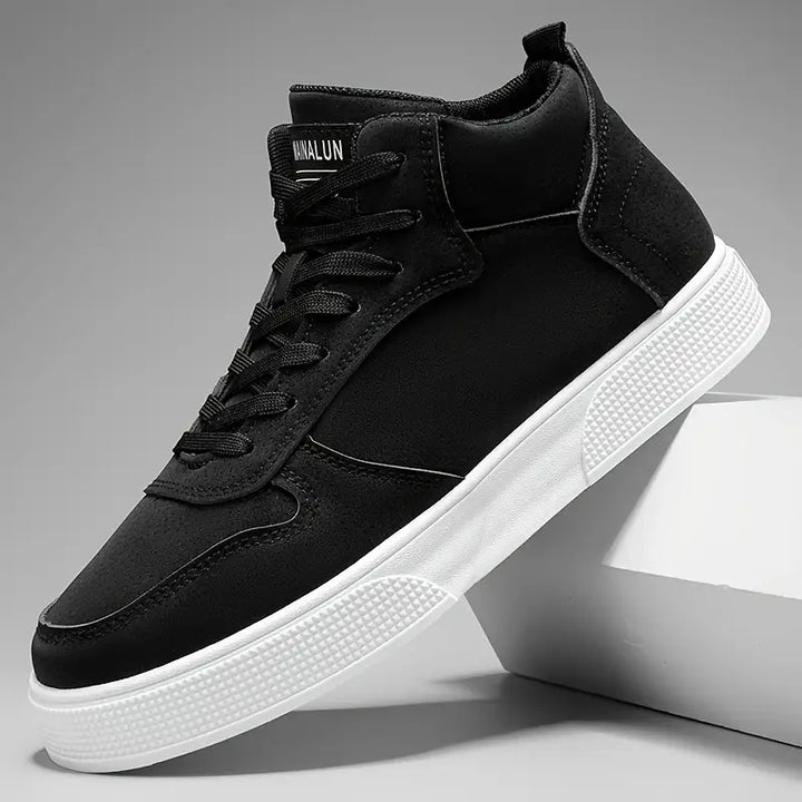 Vielseitige Herren Sneaker in moderner Farbgebung, Gesamtansicht