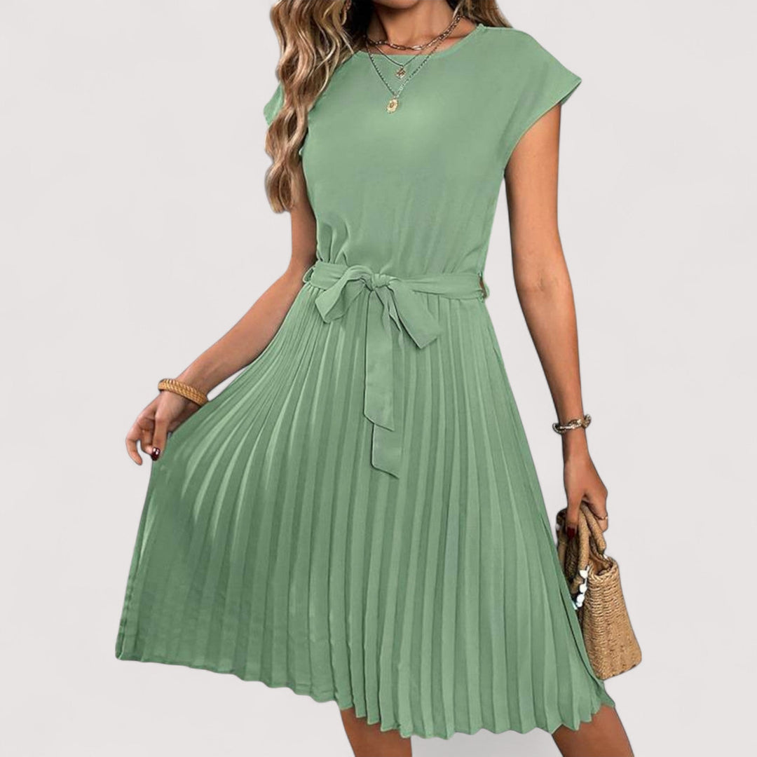Schwarzes Damenmode Maxikleid mit kurzem Arm für warme Sommertage