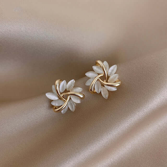 Opal-Blumen Ohrstecker