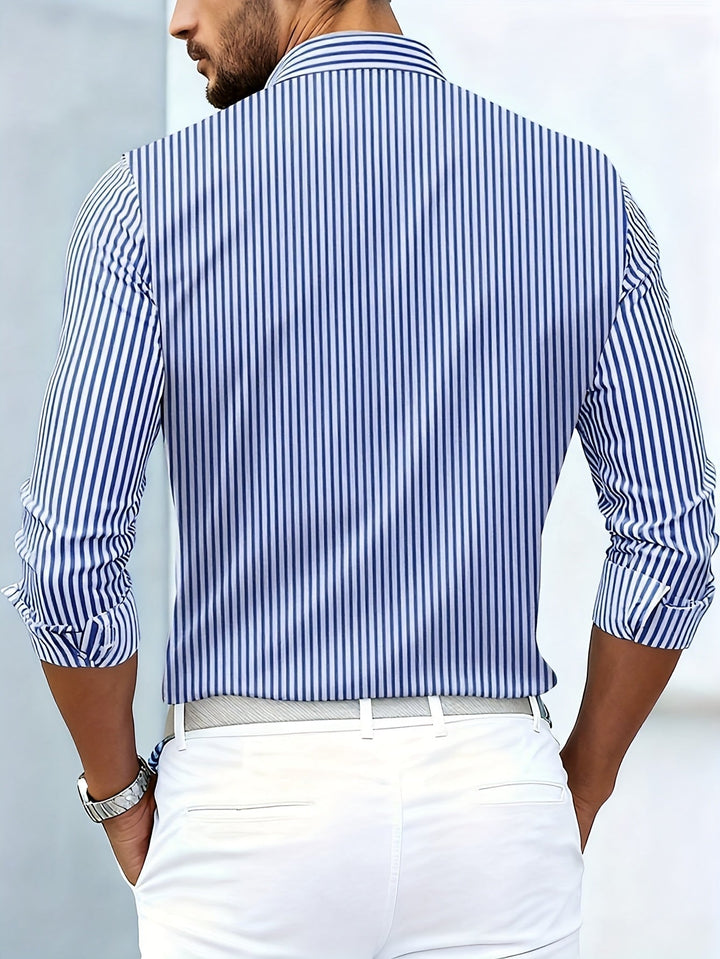 Retro Herren Langarmhemd mit Streifen für einen zeitlosen, lässigen Stil. Vintage-Inspiration.