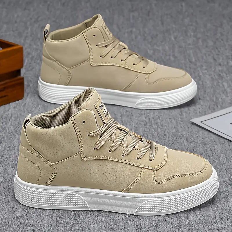 Herren Sneaker in klassischer Ansicht, atmungsaktiv und bequem für den Alltag