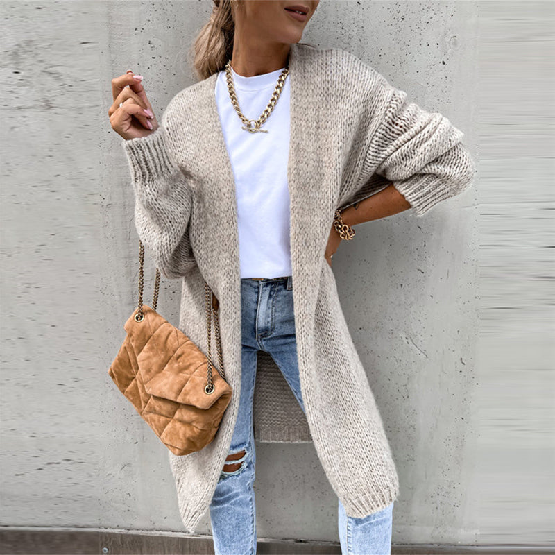 Khaki Amelie Strickjacke für Damen, langärmlig, elegant und bequem für Herbsttage.