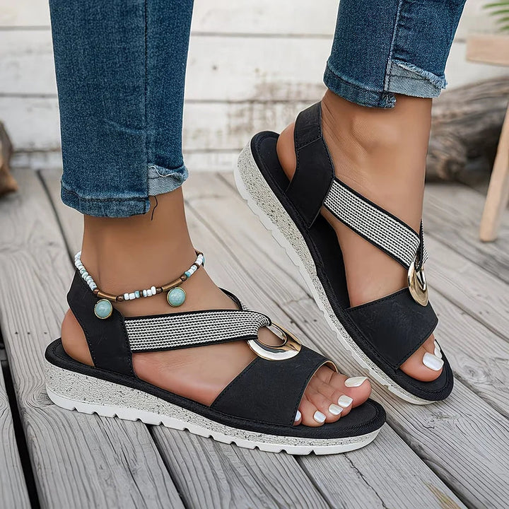 Klassische Damen Küstensandalen: Bequeme Freizeitschuhe mit stilvollen Kreuzriemen für Strand & Freizeit.