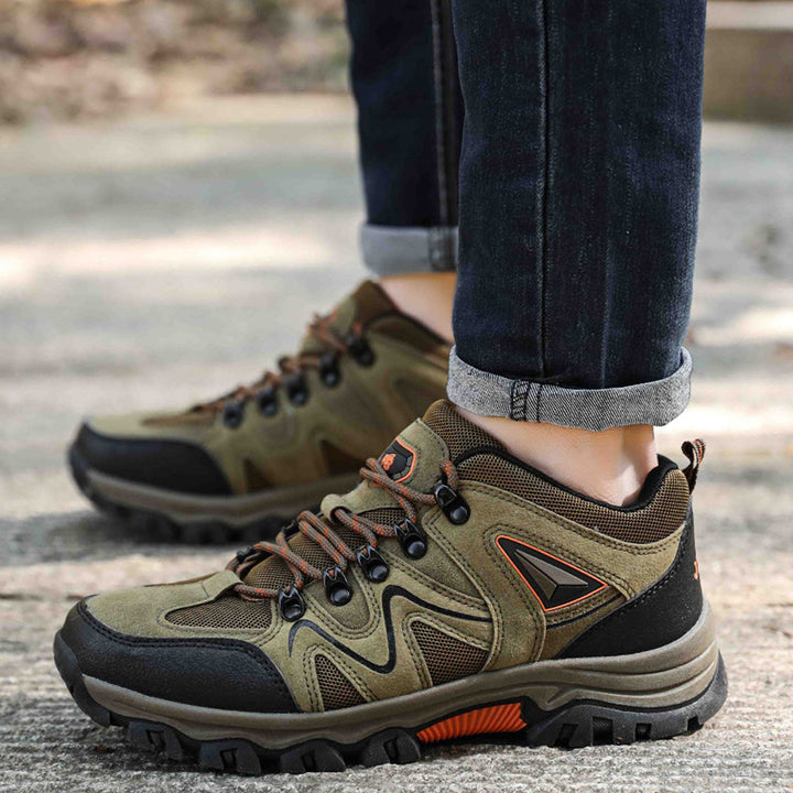 Komfortable Herren Wanderschuhe, Innenfutter zeigt Polsterung, atmungsaktiv & rutschfest für lange Touren.