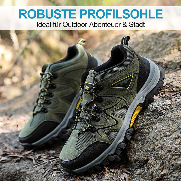 Nahaufnahme der rutschfesten Sohle von Herren Trekkingschuhen, für optimale Traktion auf jedem Terrain.