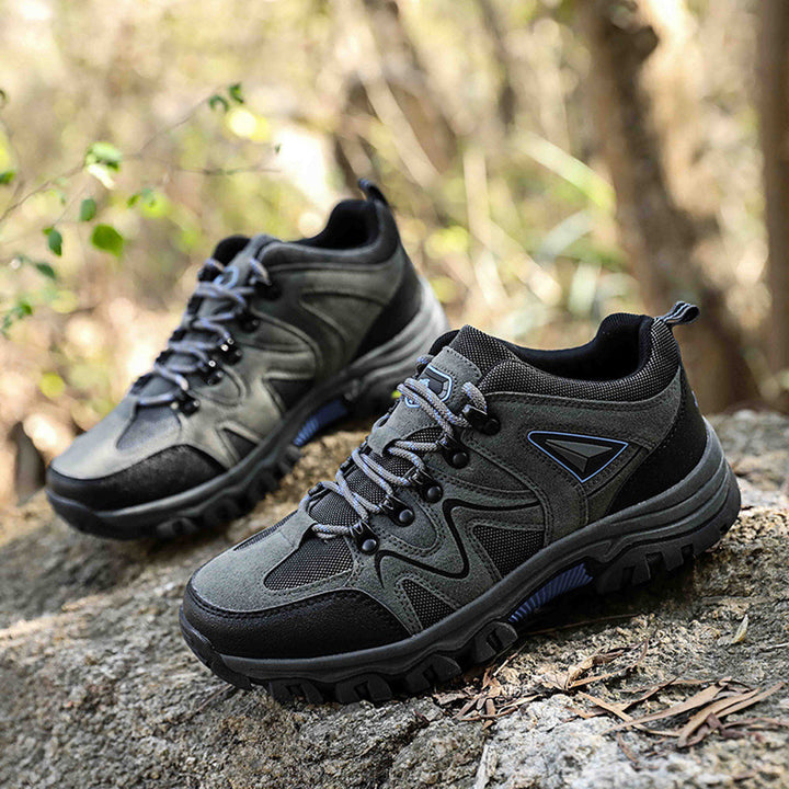 Herren All-Terrain Wanderschuhe, bereit für Outdoor-Abenteuer, rutschfest und komfortabel.