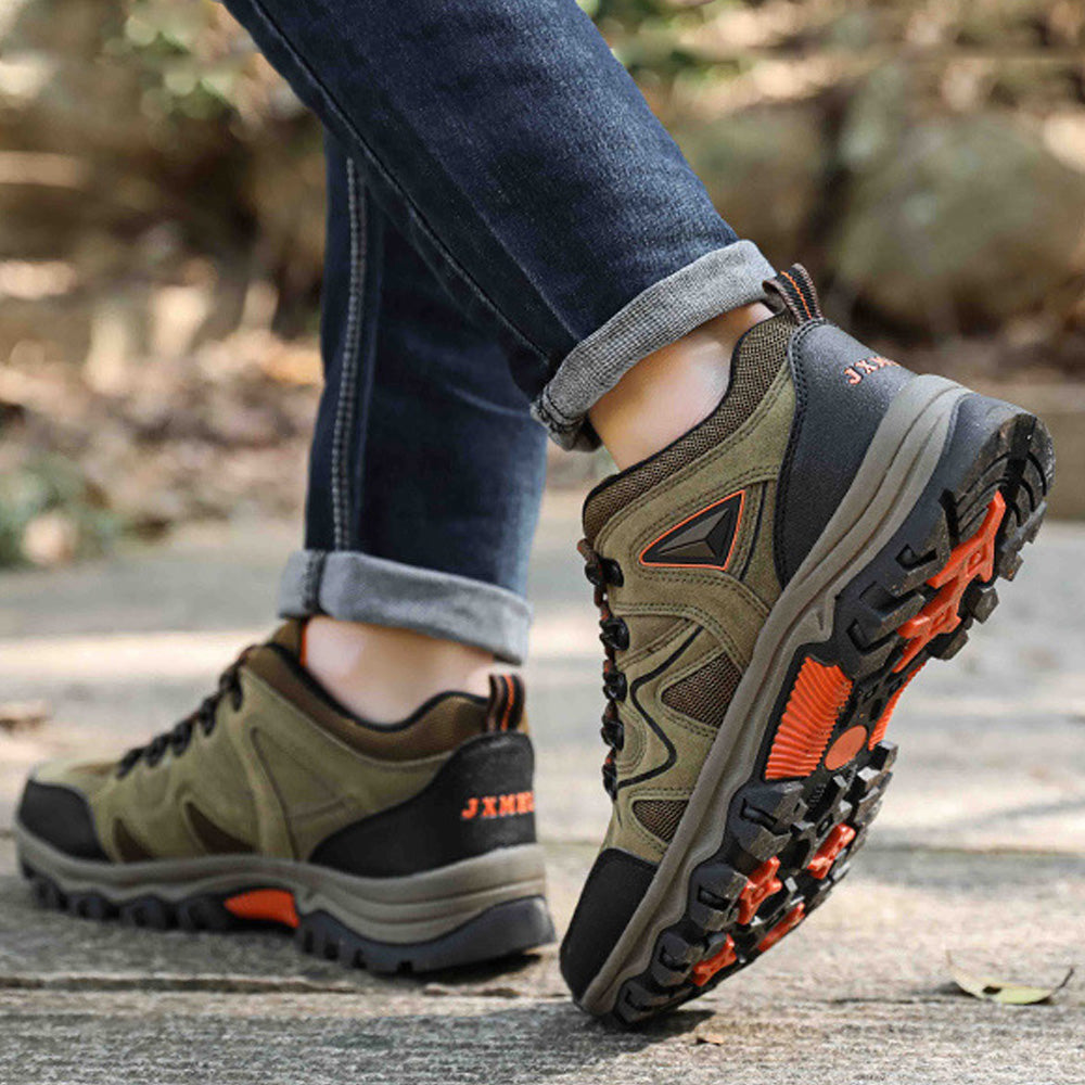 Detailansicht des atmungsaktiven Materials der Herren Wander- und Freizeitschuhe, robust & bequem.