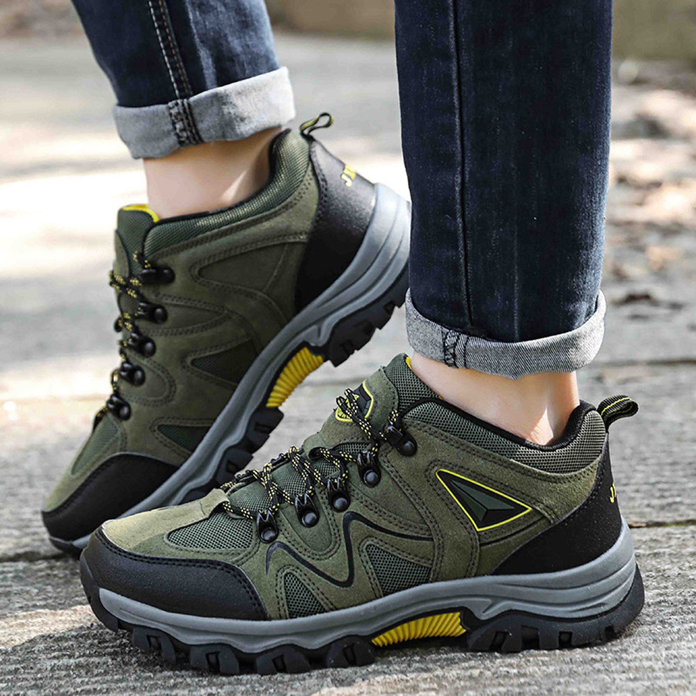 Herren Wanderschuhe von unten, zeigen die rutschfeste Profilsohle für maximalen Grip im Gelände.