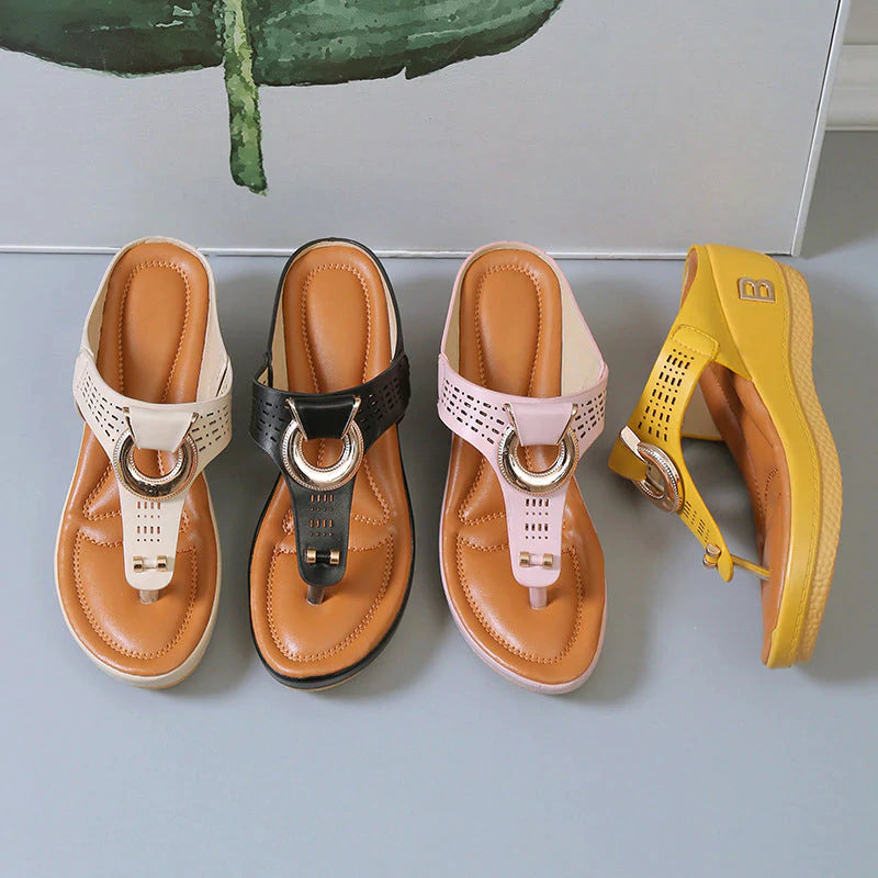 Modische Zehentrenner Sandalen für Damen für warme Sommertage