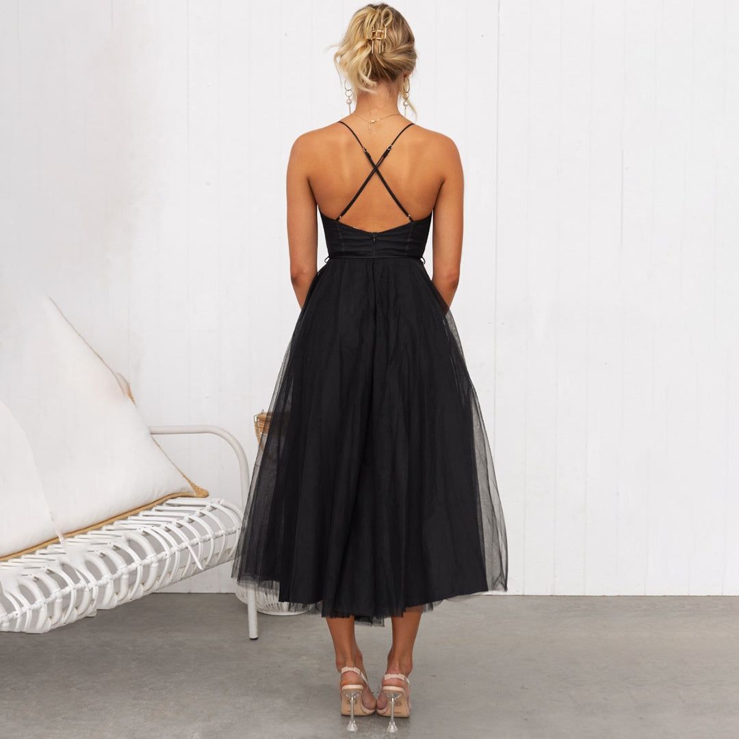 Knöchellanges A-Linien Abendkleid mit Spaghettiträgern. Ideales festliches Damenkleid in Schwarz.