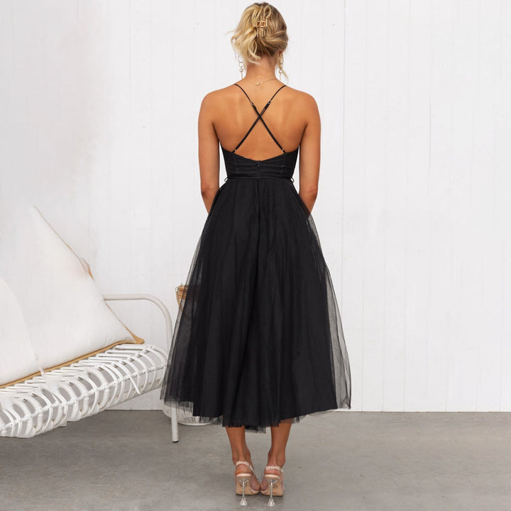 Knöchellanges A-Linien Abendkleid mit Spaghettiträgern. Ideales festliches Damenkleid in Schwarz.
