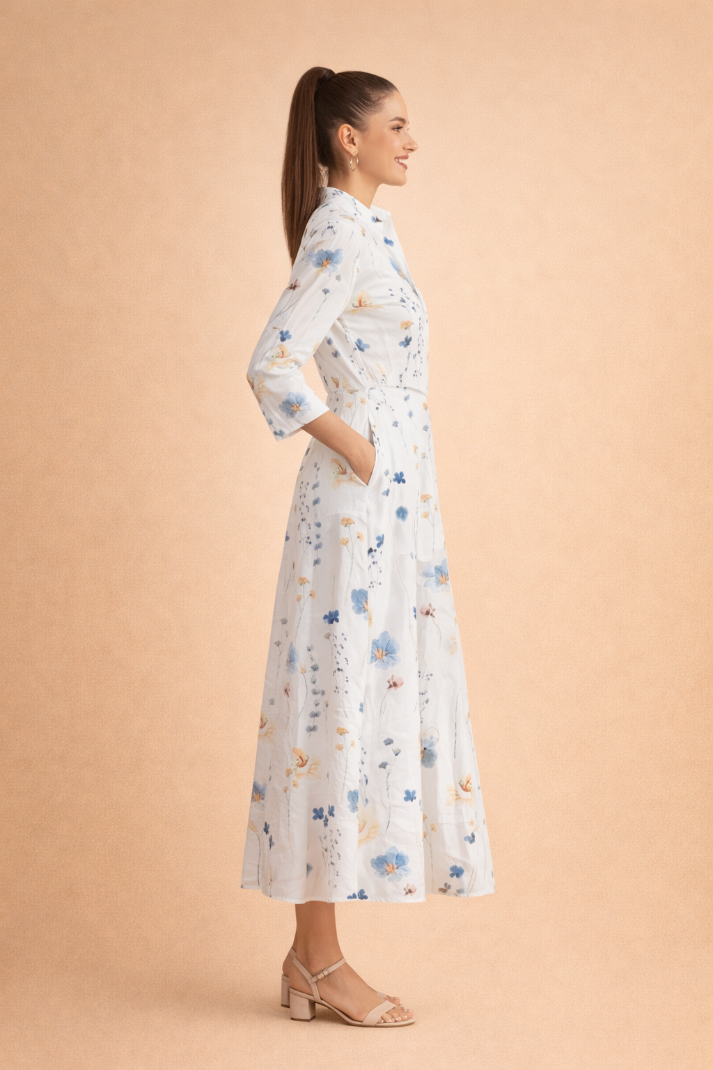 Blumiges Midikleid für Damen in der Seitenansicht