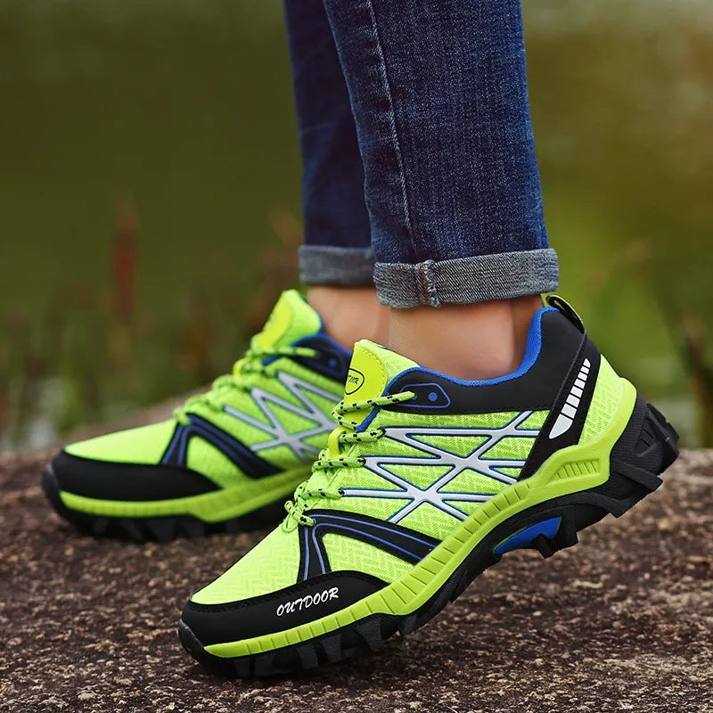 Bequeme Damenschuhe zum Wandern mit Profilsohle, Nahaufnahme