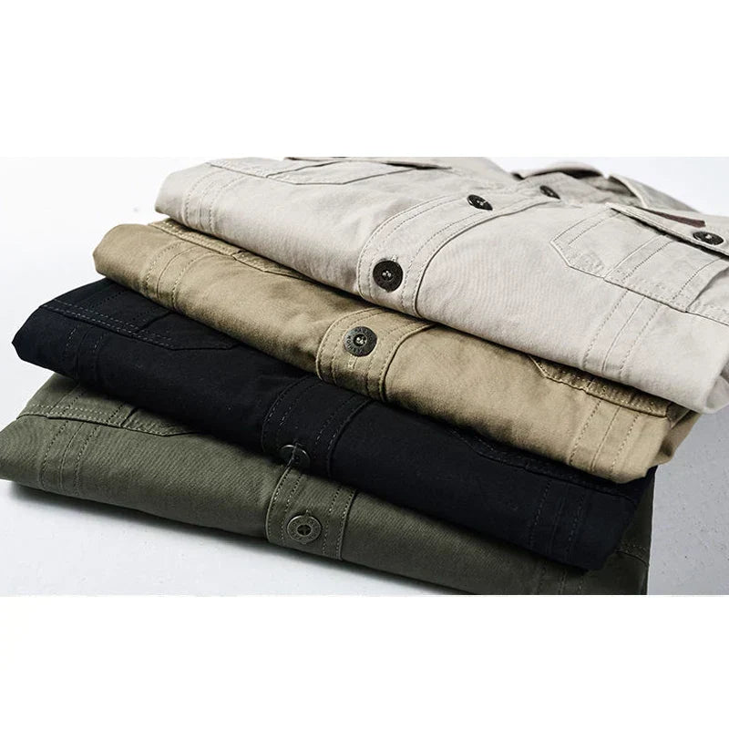Bequemes Herren Langarmhemd in Marineblau. Zeitloser Stil für Alltag & Freizeit. Ein Must-have der Herrenmode.
