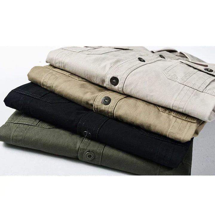 Bequemes Herren Langarmhemd in Marineblau. Zeitloser Stil für Alltag & Freizeit. Ein Must-have der Herrenmode.