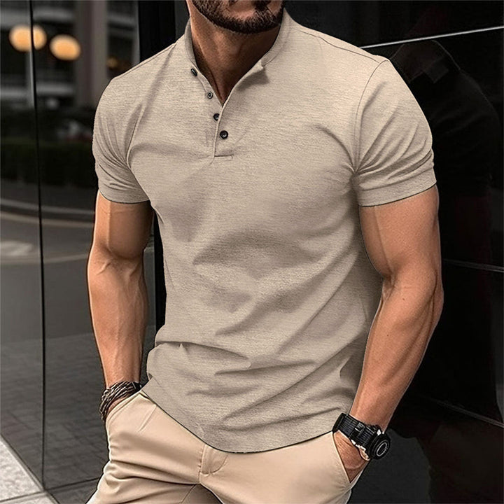 Schwarzes Herren Polo-Shirt Slim Fit im Detail mit Kragen und Knopfleiste