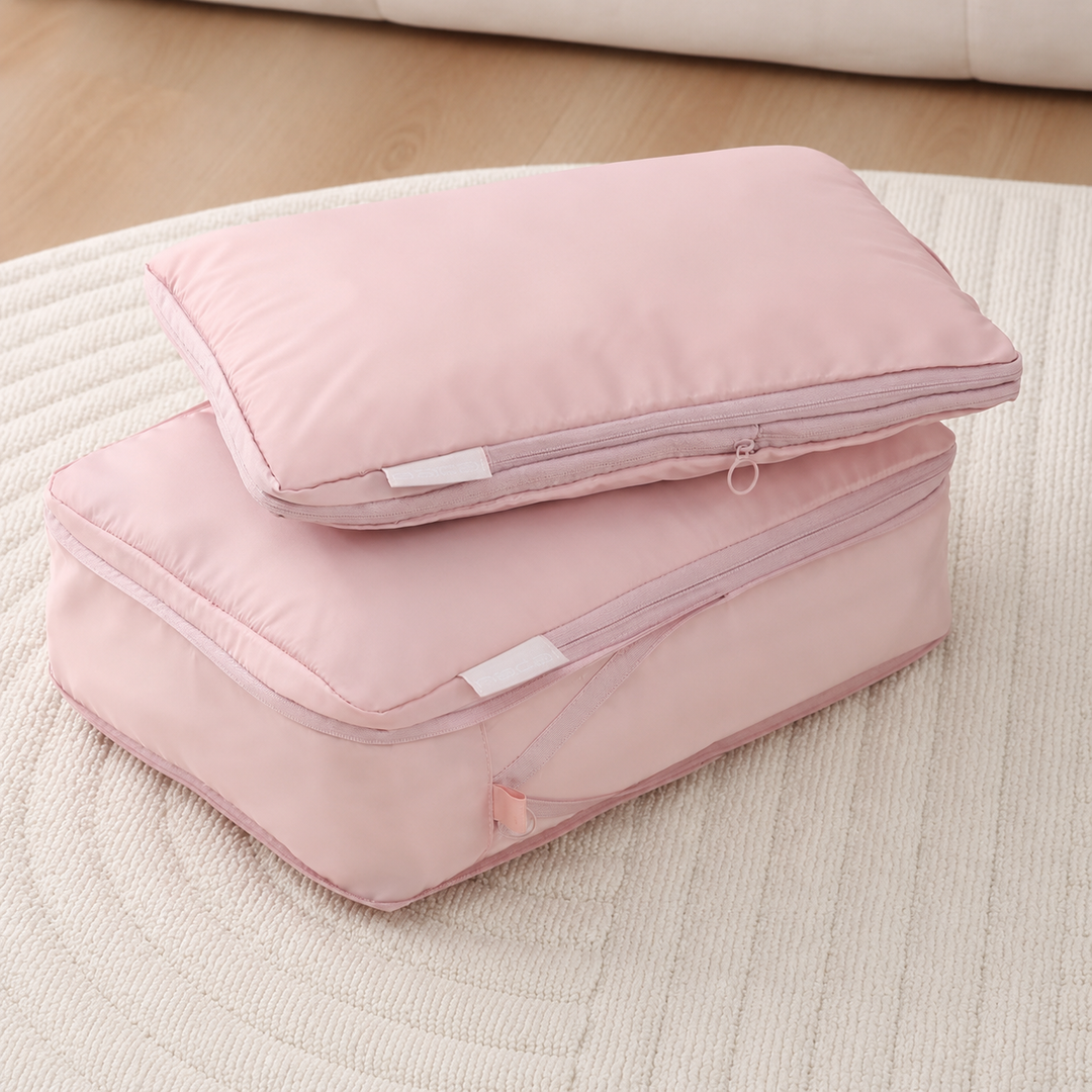 Set aus verschiedenen Packwürfeln für Koffer und Urlaub