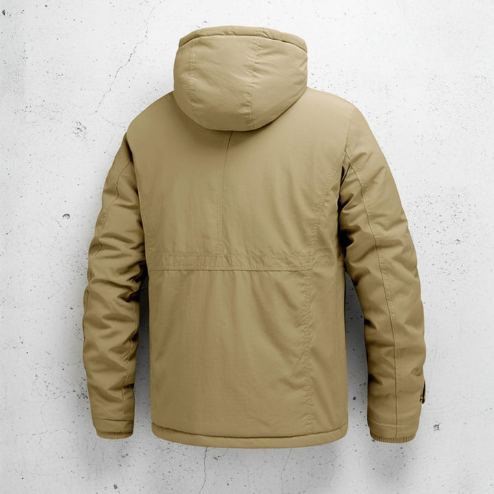 Gefütterte Outdoor Winterjacke für Herren mit praktischen Taschen Details