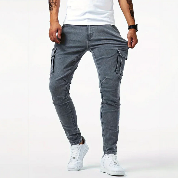 Trendige Herren Skinny-Cargohose, vielseitig kombinierbar für einen modernen Freizeitlook.
