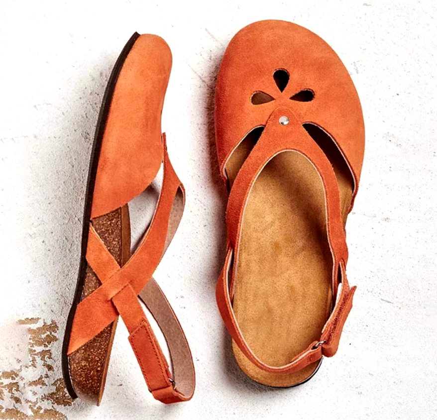 Orthopädische Damen-Sommersandalen mit Klettverschluss für bequemen Halt und Fußgewölbeunterstützung.
