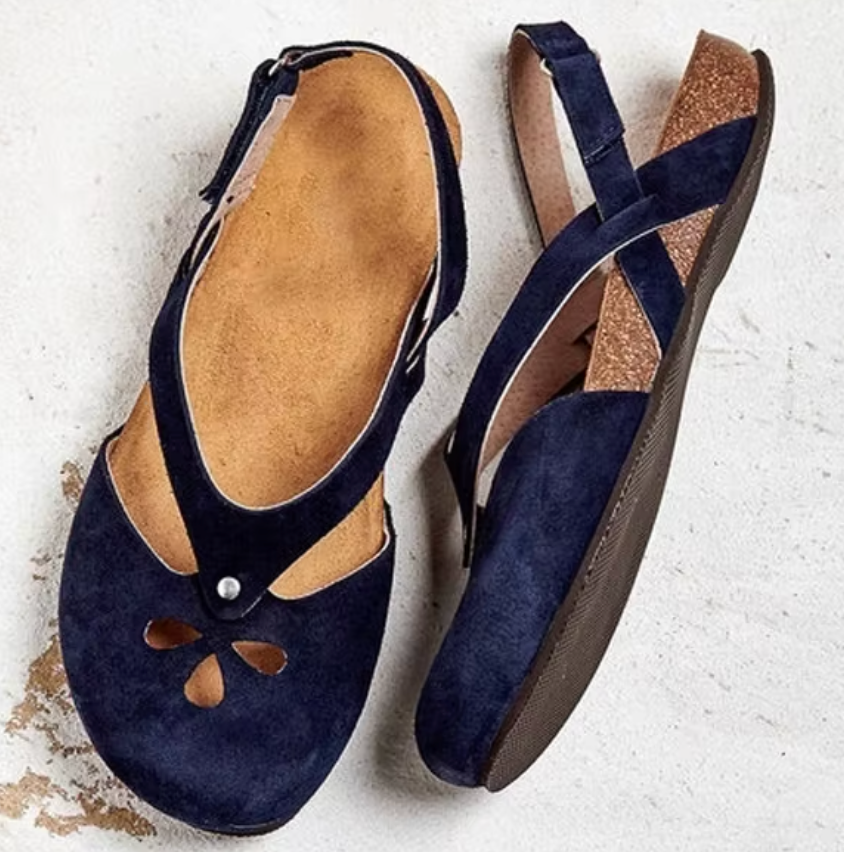 Orthopädische Damensandalen mit verstellbarem Klettverschluss für individuellen Komfort und sicheren Halt.