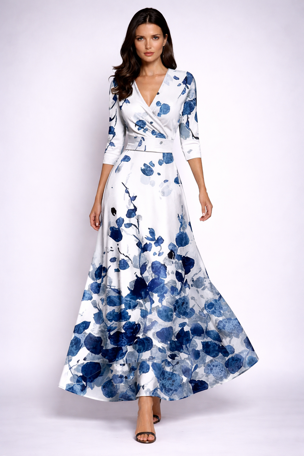 Elegantes Damen Maxikleid in Weiß und Blau mit floralem Print