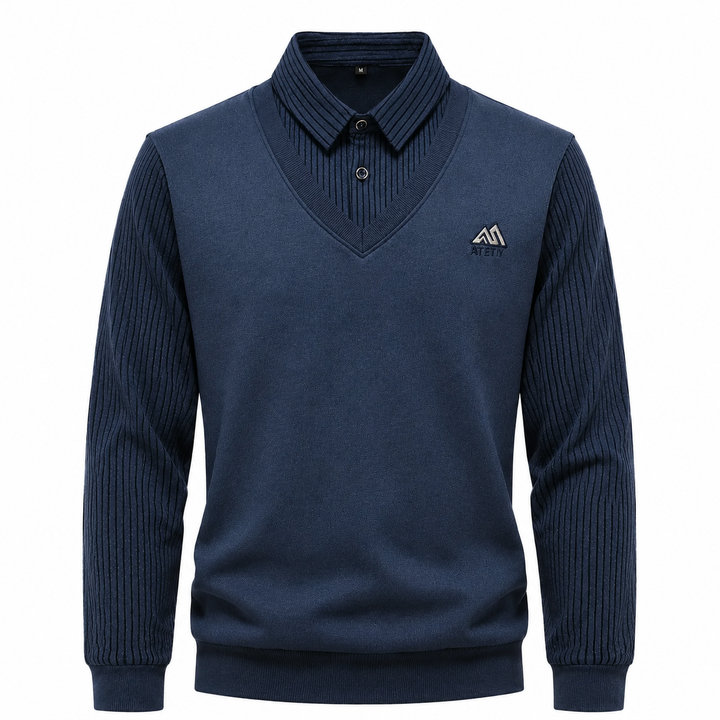 Detaillierte Ansicht des Kragens und der Knöpfe am Herren 2-in-1 Pullover mit Hemdkragen