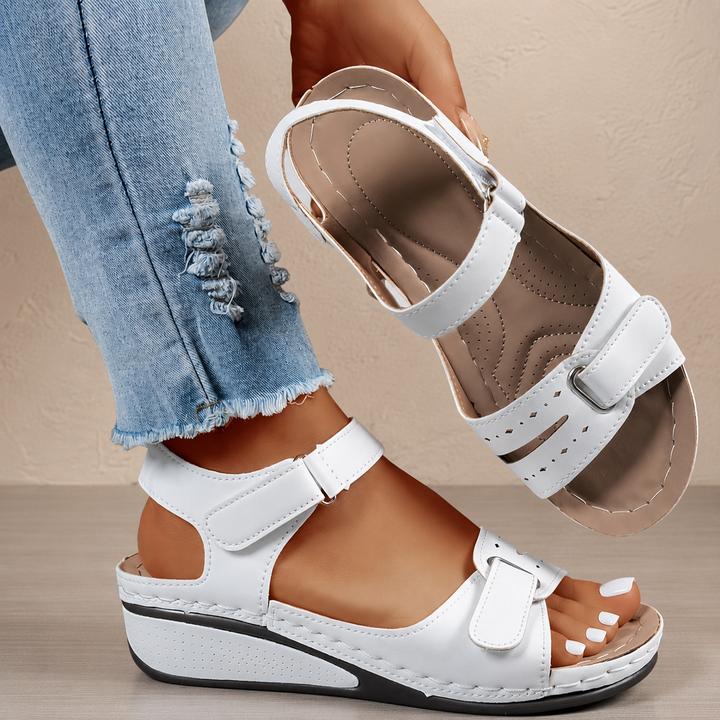 Verstellbare Damen Sandalen, orthopädisch, flexibel und schmerzlindernd für optimalen Komfort im Sommer.