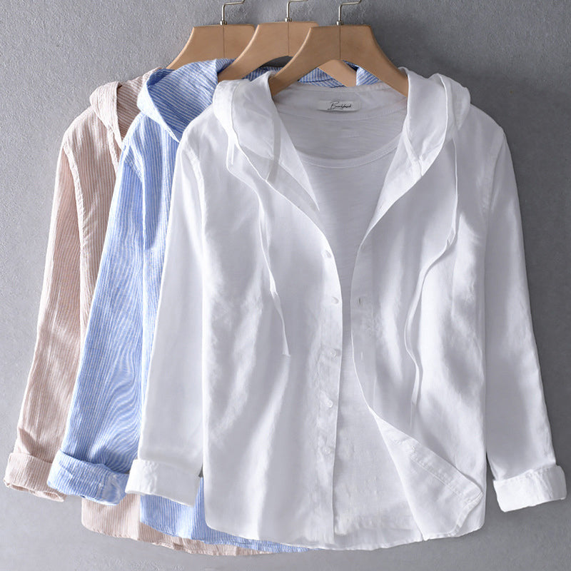Stilvolle Frühlings- & Sommerbluse Clara für Damen. Elegantes weißes Oberteil mit zeitlosem Schnitt, vielseitig kombinierbar.